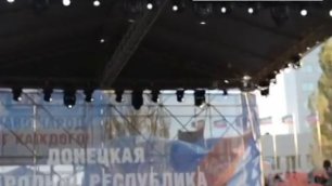Первые мирные дни в Донецке. Выступает Денис Майданов 12 окт 2015.mp4