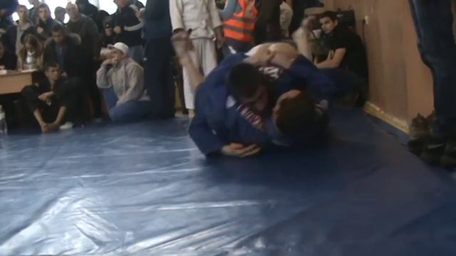 Денис Сизоненко Gracie Barra Харьков 2я схватка. Чемп Украины по БДД 2013.