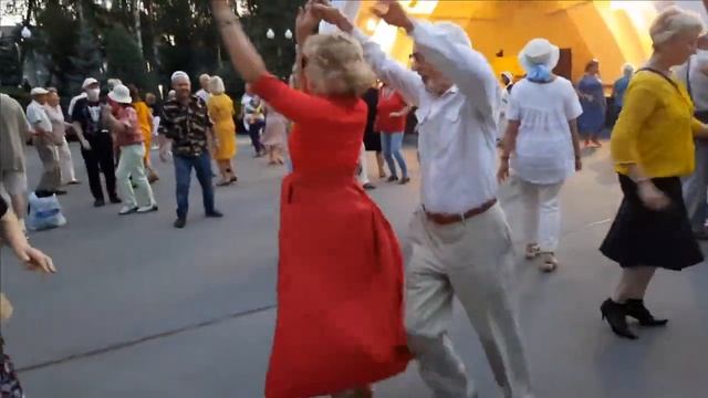 НРАВИТСЯ МНЕ,С ТОБОЮ НРАВИТСЯ МНЕ смотреть онлайн