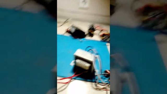 Простой двухтактный повышающий инвертор.