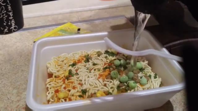 Вилку в дошираке то же можно заваривать смотреть онлайн