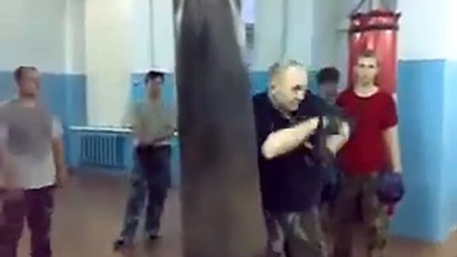 очень быстрые удары по груше смотреть онлайн