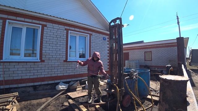 День 5, в г. Заинск / Самоизлив с труб бурильных во время бурение