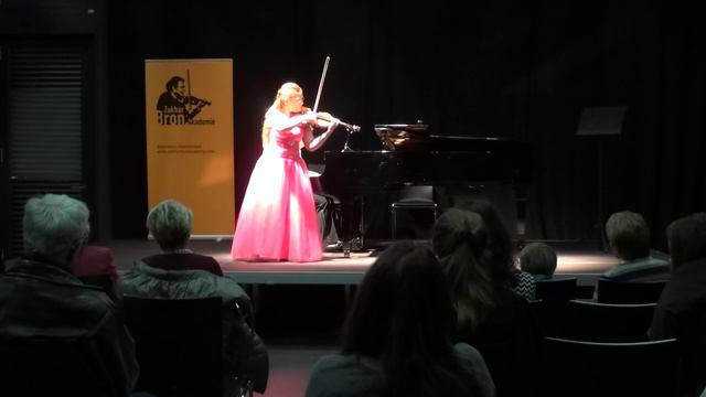 Ellinor d'Melon plays Paganini/Kreisler La Campanella смотреть онлайн