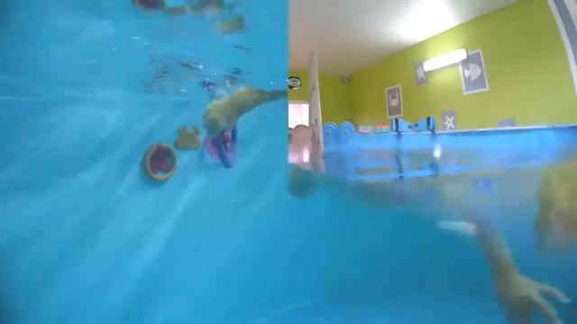 Подводная видеосъемка детей / Артем 3 года 5 месяцев смотреть онлайн