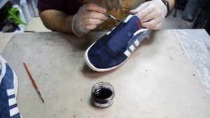 Реставрация замшевых кроссовок Adidas. Restoration of suede Adidas sneakers.