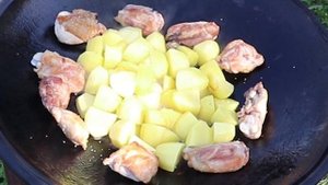 Легкий рецепт для новичков - курица с картошкой в садже