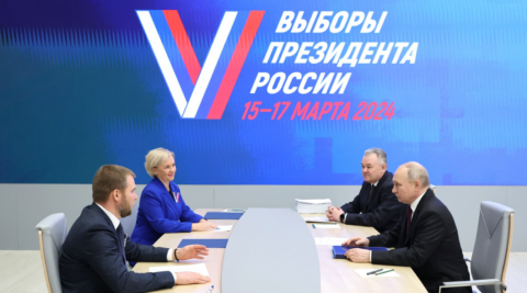 Владимир Путин стал первым кандидатом, который подал документы в ЦИК для участия в выборах