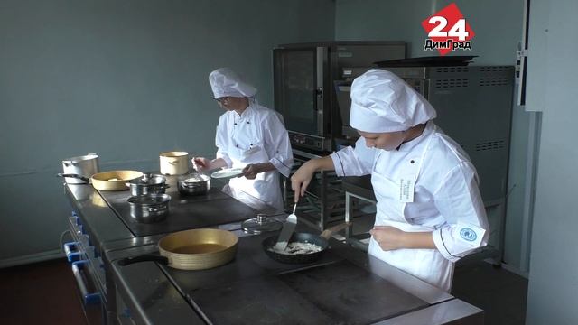 ПАШТЕТ, СЫРНИКИ И КОНСОМЕ смотреть онлайн