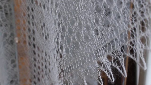 Пуховая полушалка "Ладушка" смотреть онлайн