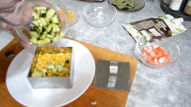 Салат с крабовыми палочками Настоящий рецепт Новый год 2021 Вкусно и не дорого смотреть онлайн