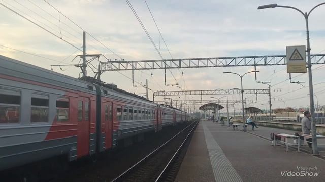 ДОЛГОЕ ДВИЖЕНИЕ ЭЛЕКТРОПОЕЗДОВ И ТОВАРНОГО СОСТАВА ПО СТАНЦИИ ЛЕНИНСКИЙ ПРОСПЕКТ. смотреть онлайн