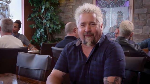 "That's A Passport To Flavour Town!" | Diners, Drive-Ins & Dives смотреть онлайн