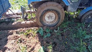 Минитрактор Русич. Самодельная кабина. Самодельный прицеп.#лето#грязь