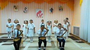 Д/с 37, старшая группа "Солнышко". Оркестр " Шербургские зонтики"