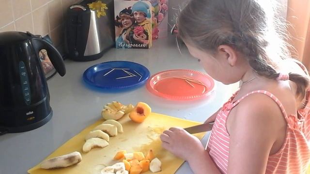 КАК ПРИГОТОВИТЬ ФРУКТОВЫЕ ПАЛОЧКИ! смотреть онлайн