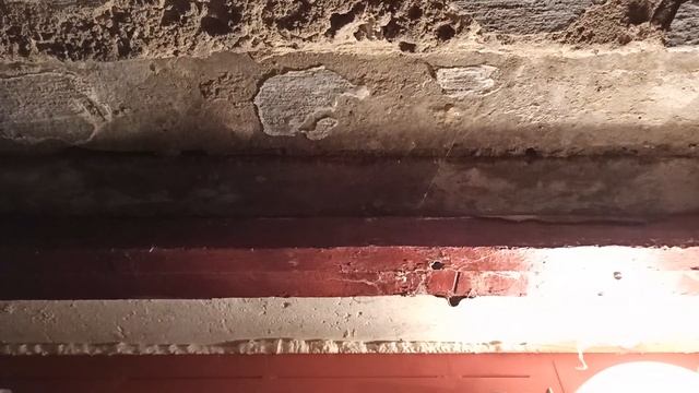 Течет потолок в подъезде между первой входной железной дверью и второй деревянной смотреть онлайн