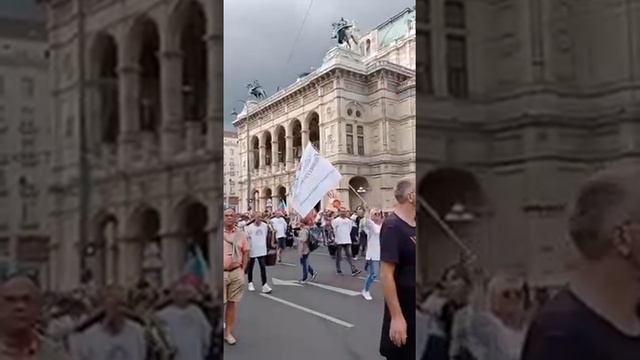 В Вене тысячи людей вышли на улицы в знак протеста из-за антироссийских санкций