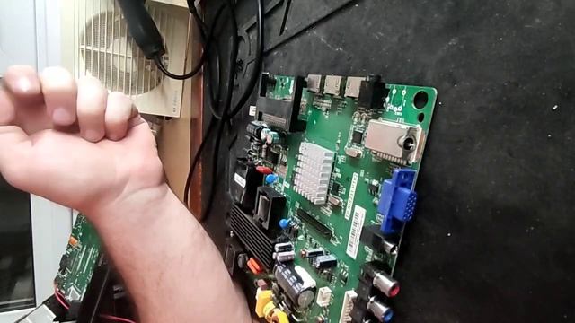 Telefunken Tf-led50S10T2 завис на заставке. Сломался разъём антенны, ремонт. смотреть онлайн