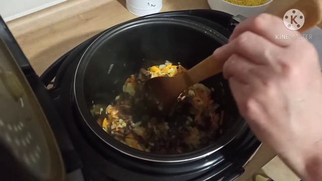 Вкусный гарнир из пшена с овощами и грибами.