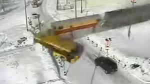 Автобус сбило поездом в Усть-Каменогорске. Водитель погиб.
