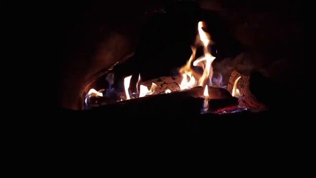 Камин в реальном времени - Звуки огня - Расслабляющее видео с горящим огнем - 2 часа смотреть онлайн