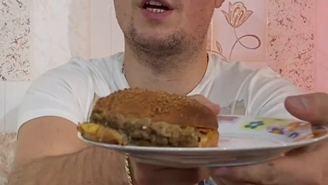 ЧИЗБУРГЕР ИЗ МАГАЗИНА - РАЗОГРЕЙ И СЪЕШЬ