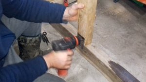 Как сделать простой верстак в гараж или мастерскую своими руками