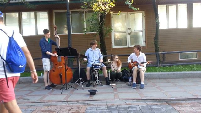 Уличные музыканты Владивостока ни о чём Vladivostok buskers