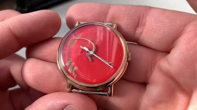 Видеообзор на раритетные часы Ракета-серп и молот с позолоченными стрелками в золочёном корпусе ПЧЗ смотреть онлайн