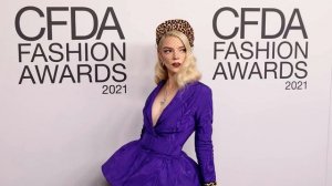 Аня Тейлор Джой декольте