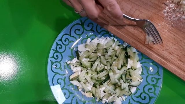 Салат "Летний ". Без колбасы, без мяса, из доступных продуктов. Вкусный лёгкий салатик.