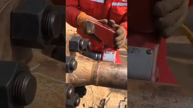 Hydraulic torque wrench working