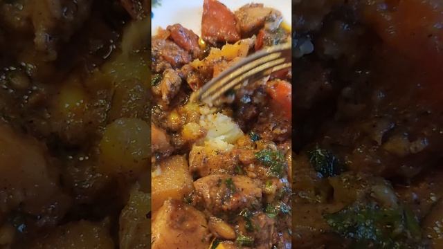 Редкое блюдо в казане мясо с овощами и айвой ЖАРКОЕ #едавказане #жаркоевказане #готовимвказане