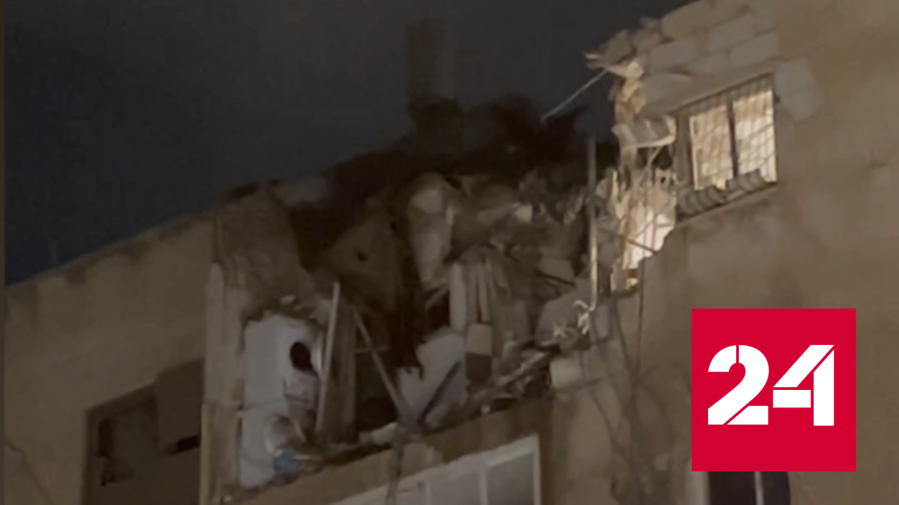Израильтяне показали последствия ударов со стороны сектора Газа - Россия 24