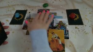 КТО ПОСТОЯННО ДУМАЕТ О ВАС? Таро гадание