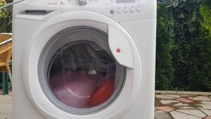 Stress test: 40KG+ WATER BALLONS vs Hoover washing machine (JUMPING included)
