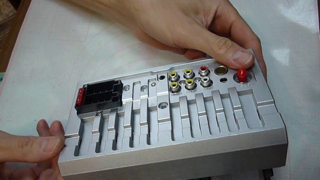 что внутри автомагнитолы 7021G
