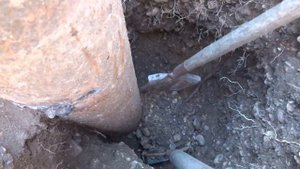 Удачное приспособление для вытаскивания грунта из узких и глубоких ям