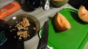 Вкусная дыня. Собираем семена.