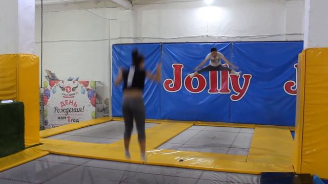 Jolly Fit | фитнес на батуте смотреть онлайн