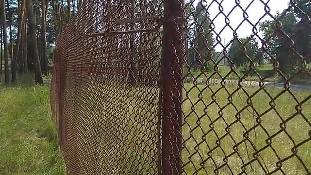 Правильно и надёжно закрепляем сетку-рабицу смотреть онлайн