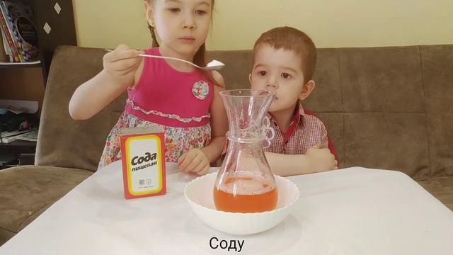 Опыт Вулкан Цветная Пена в домашних условиях своими руками #ДомаВместе _ Эксперимент для детей.mp4