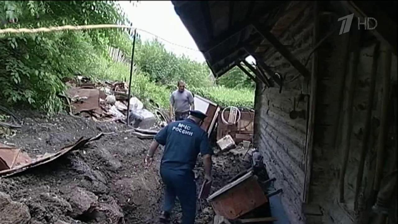 Природные катаклизмы продолжают испытывать на прочность жителей сразу нескольких регионов России