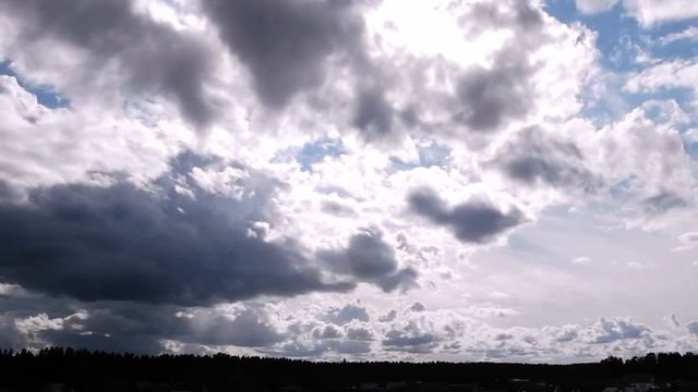 Релакс видео. Теплое летнее небо с облаками. Видео для оптимизма и радости жизни смотреть онлайн