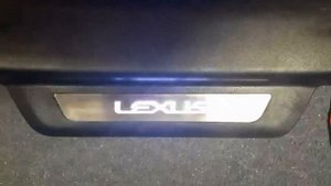 LEXUS RX 350 Установка накладок на пороги из нержавеющей стали с подсветкой.
