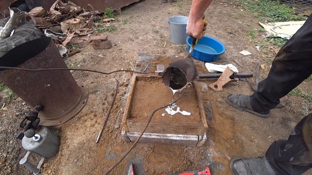 ОТЛИЛ МОЛОТОК СВОИМИ РУКАМИ ИЗ МЕТАЛЛА !!! смотреть онлайн