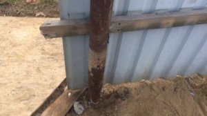 Делаю временно постоянный забор и калитку из металлолома