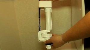 Течет унитаз после смыва, возможные причины неисправности и способы их устранения