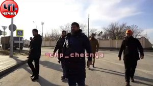 ❗️Рамзан Кадыров встретил дедушку который продает табуретку собственного изготовления